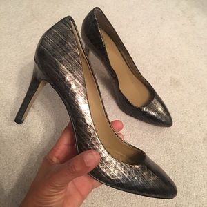 Ann Taylor NWT Snakeskin Pump